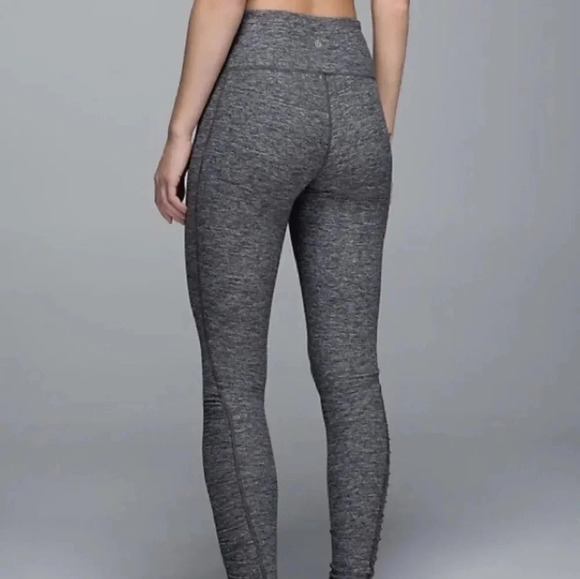 Lululemon Run Turn Around Tight Heathered Gray Ruched Reversible Leggings Size 6 - Picture 1 of 16